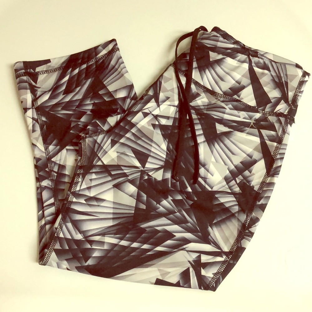Danskin Now Capri Leggings
